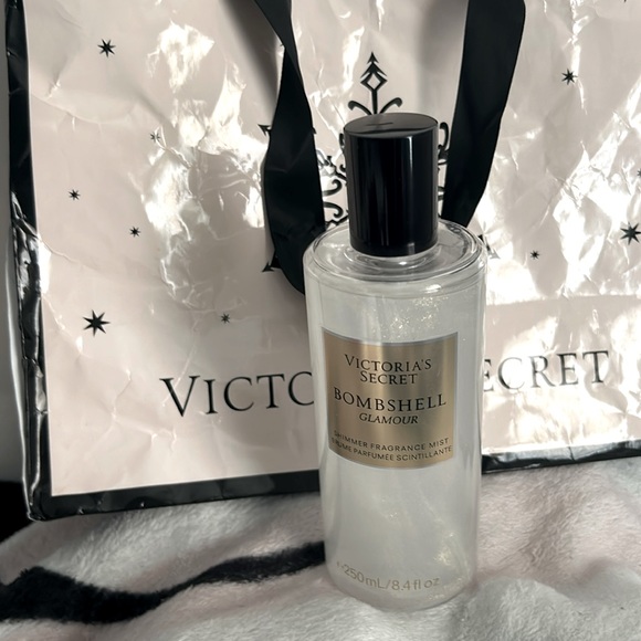 NEW Bombshell Glamour - Picture 1 of 2